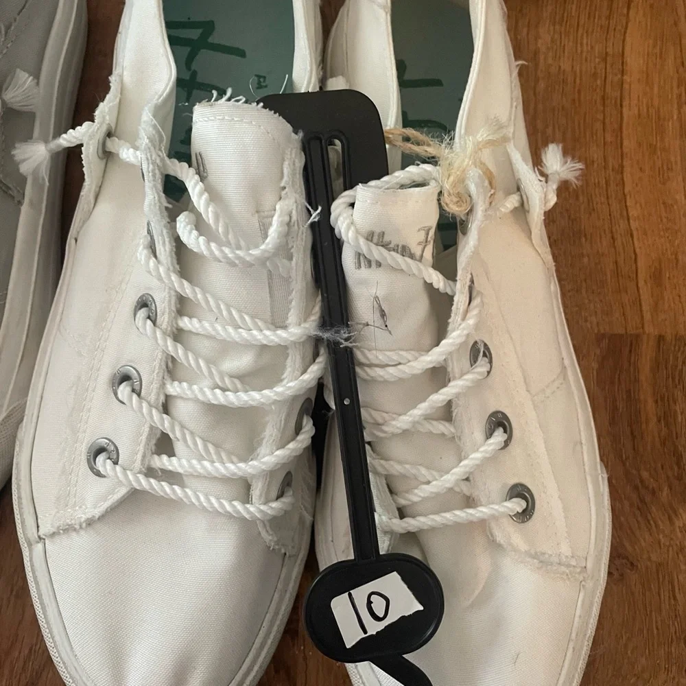 NEW Blowfish Malibu 4 Earth casual sneakers white or gray price is each pair - Picture 2 of 6